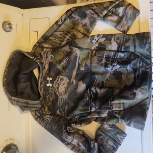 Boys camo under Armour hoodie